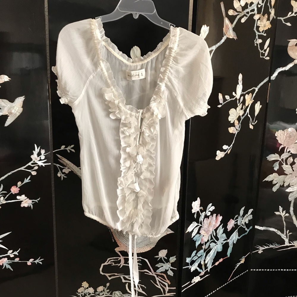 🦢 Beautiful detailed top. Reduction sale 2026